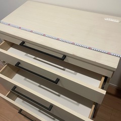カウンター付き食器棚の画像