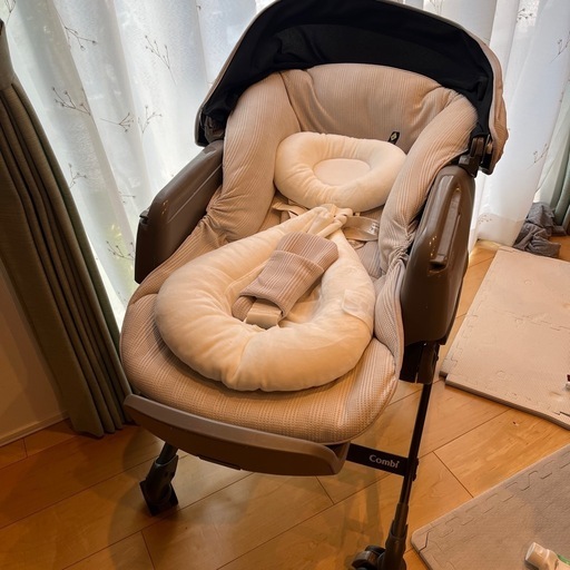 コンビ（Combi）社製の「ネムリラ」シリーズの電動ベビーチェア（スウィングベッド & チェア）