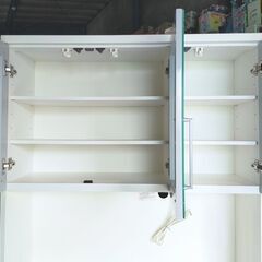 ニトリ キッチンボード モデル NITTY 105KB 幅105cm 奥行き42cm 高さ200.5cm 食器棚 レンジボード  3枚扉　3ドアの画像