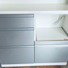 ニトリ キッチンボード モデル NITTY 105KB 幅105cm 奥行き42cm 高さ200.5cm 食器棚 レンジボード  3枚扉　3ドアの画像