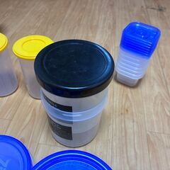 タッパーなど、プラスチック容器の画像