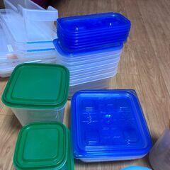 タッパーなど、プラスチック容器の画像