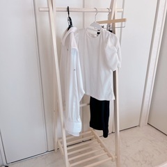 【2000円】木製ハンガーラック★折りたたみ可の画像