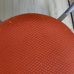 オレンジ椅子　中古　２脚の画像