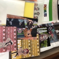 マジック、大量の封筒、クリアファイル
の画像