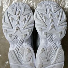 スポーツシューズ　23.5cm　グレーの画像