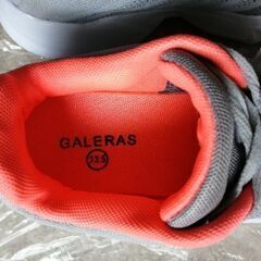 スポーツシューズ　23.5cm　グレーの画像