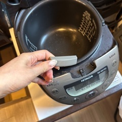 炊飯器無料でお譲りします（留め具が外れてます）の画像
