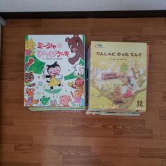 【値下げ】絵本8冊+12冊+12冊+育児本　8/16で投稿削除します。の画像