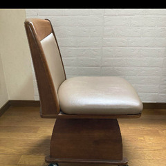 2脚セット　ダイニングチェア　キャスター付きの画像