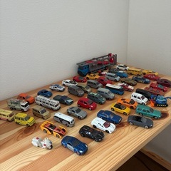トミカ50台ほど&レッカー車おもちゃの画像