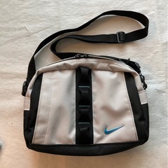 Nike ウエストポーチ&ショルダーバッグ グレー/ブラックの画像