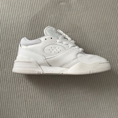 Lacoste ホワイト スニーカーの画像