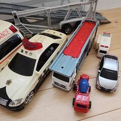 【お話中】おもちゃ　車　救急車　パトカー　消防車の画像