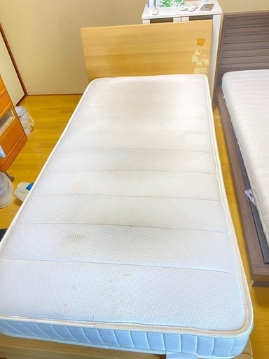 セミダブルベッド　、シングルベッド