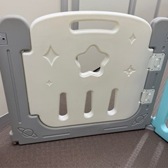 ベビーサークル 形のアレンジ可能 折りたたみ式 ドアロック機能 の画像