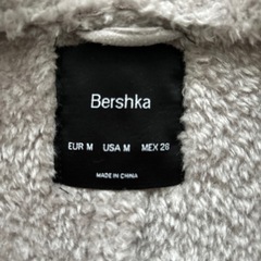 美品✴︎ムートンジャケット Bershkaの画像