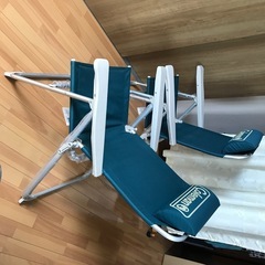 Coleman肘掛け4段リクライニングチェア×２オマケのﾜｲﾙﾄﾞﾛｯｷｰ３脚セットの画像
