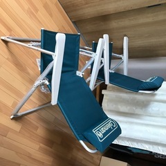 Coleman肘掛け4段リクライニングチェア×２オマケのﾜｲﾙﾄﾞﾛｯｷｰ３脚セットの画像