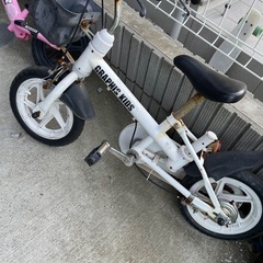 ストライダーと子供用自転車の画像