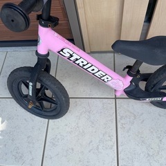 ストライダーと子供用自転車の画像