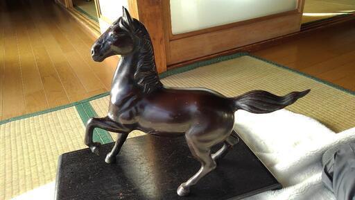 ブロンズ像馬