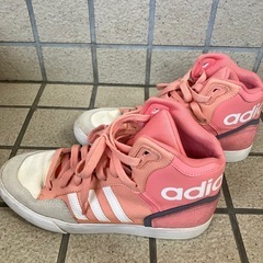 adidasスニーカーの画像