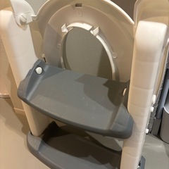ステップ付き補助便座　折りたたみ可能の画像