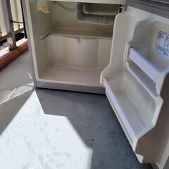 Haier ミニ冷蔵庫  (50 x 48 x 84 cm)の画像