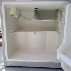 Haier ミニ冷蔵庫  (50 x 48 x 84 cm)の画像