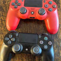 【PS4本体セット🎮】コントローラー2台＋人気ソフト2本付き！箱あり・動作OK◎の画像