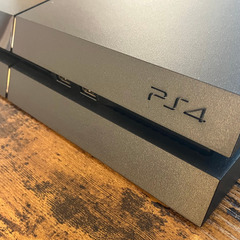 【PS4本体セット🎮】コントローラー2台＋人気ソフト2本付き！箱あり・動作OK◎の画像