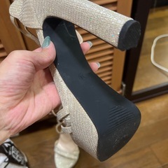 美品ヒール キャバ ラウンジの画像