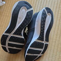 【22.5】運動靴の画像
