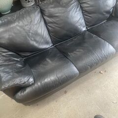 リサイクルショップどりーむ天保山店 No3623 三人掛けソファ　黒　レザー　破れ無しの画像