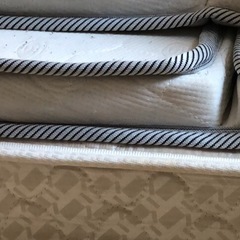 棚とマットレス3枚（無料)の画像