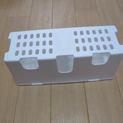 早い取引希望！！ダイソー  コンセントタップ収納ケースの画像