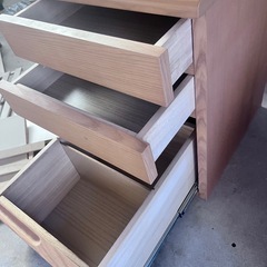 引き出し　棚　収納家具　の画像