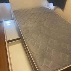 マットレス付きシングルベットの画像