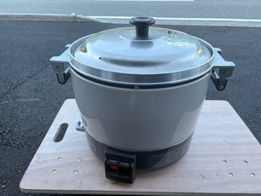 ■中古品 リンナイガス炊飯器 RR-300C LPガス ３升 2023年 429ｘ423ｘ426ｍｍ 動作問題なし プロパンガス■