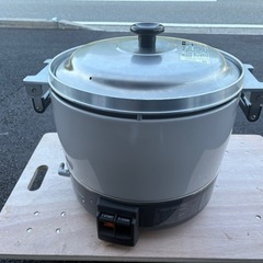 ■中古品 リンナイガス炊飯器 RR-300C LPガス ３升 2023年 429ｘ423ｘ426ｍｍ 動作問題なし プロパンガス■の画像