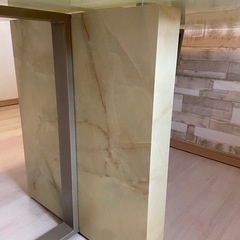 ダイニングテーブルの画像