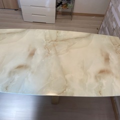 ダイニングテーブルの画像