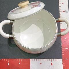 0723-006 ホーロー両手鍋　20cm （多少の汚れあり）の画像