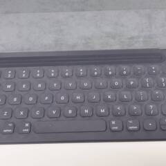 iPad Pro Smart Keyboard 9.7インチ/A1772/US配列/カバー付き！の画像