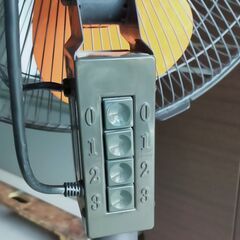通常特価6578円より50%引きの3289円! 山善 45cm工業用扇 スタンド式 YF-B45 工業扇 YAMAZEN 扇風機の画像