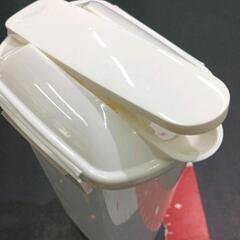 0723-007 プラスチック製冷水ポット　（多少の汚れあり）の画像