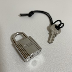 HERMES カデナ エルメス 鍵付き 104番の画像