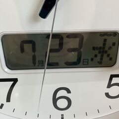 【中古雑貨】生活雑貨　電波掛け時計の画像