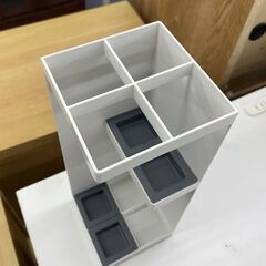 4本収納可能！ 傘立て ホワイト 白 傘スタンド 4マス 傘たて 札幌市手稲区の画像